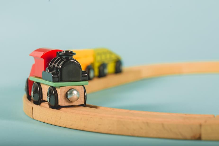 occuper enfant train babysitting activite montessori pour enfants dans le train